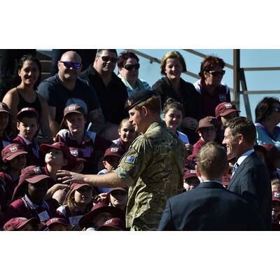 So überschwänglich wird Prinz Harry in Australien verabschiedet