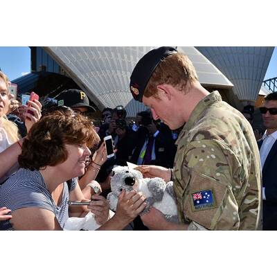 So überschwänglich wird Prinz Harry in Australien verabschiedet
