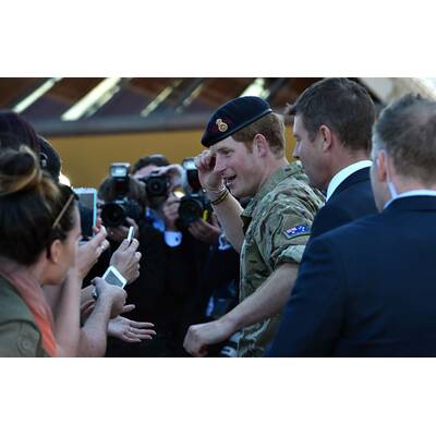 So überschwänglich wird Prinz Harry in Australien verabschiedet
