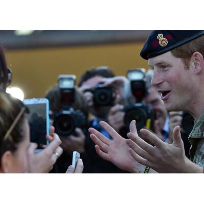 So überschwänglich wird Prinz Harry in Australien verabschiedet
