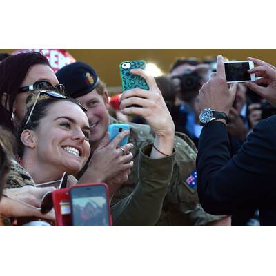 So überschwänglich wird Prinz Harry in Australien verabschiedet