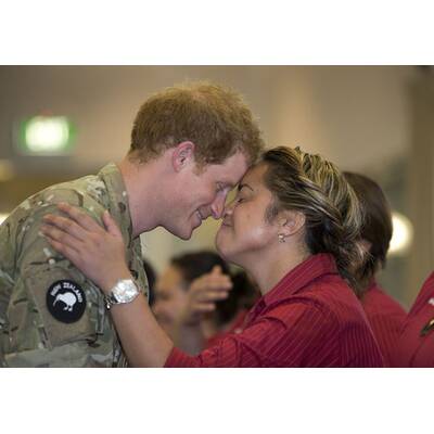 Prinz Harry lernt in Neuseeland Maori-Tanz