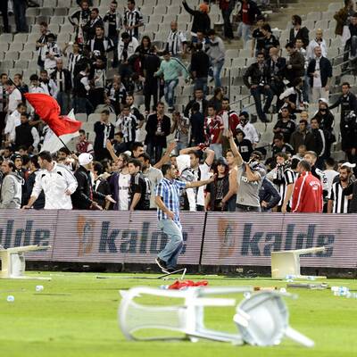 Krawalle beim Istanbuler Derby