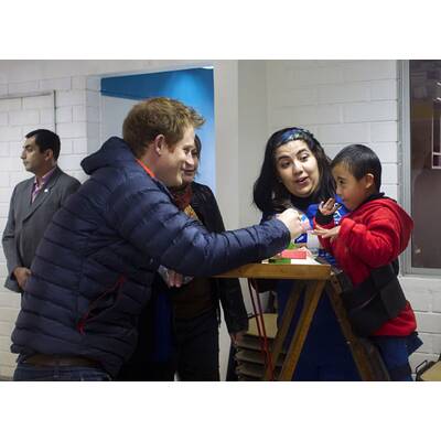 Prinz Harry tanzt in Chile Gangnam Style