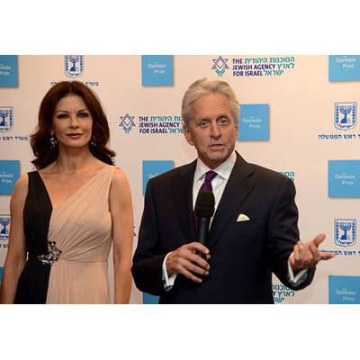 Catherine Zeta-Jones & Michael Douglas mit Kids am roten Teppich
