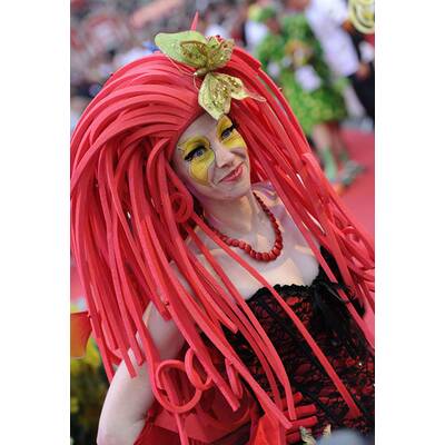 Stars und glamouröse Kostüme am Life Ball