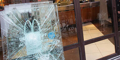 AFP_einschussloch_fenster_paris