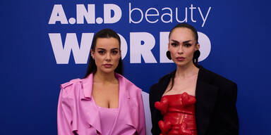 Kopie von Nadine Mirada und Ivana Essl