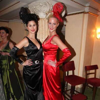 Die schrägsten Opernball-Outfits