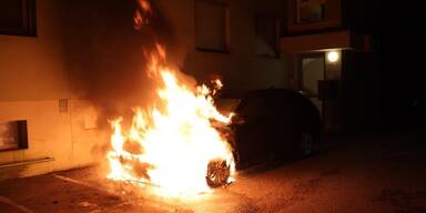 Auto vor Anlage in Baden abgefackelt