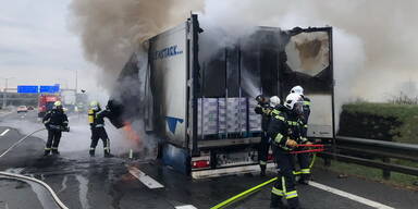 Schoko-Lkw ger&auml;t auf A21 in Vollbrand