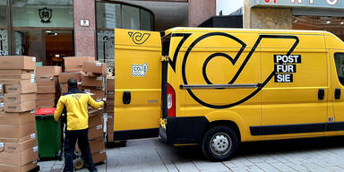 Post Auto Paket Zusteller