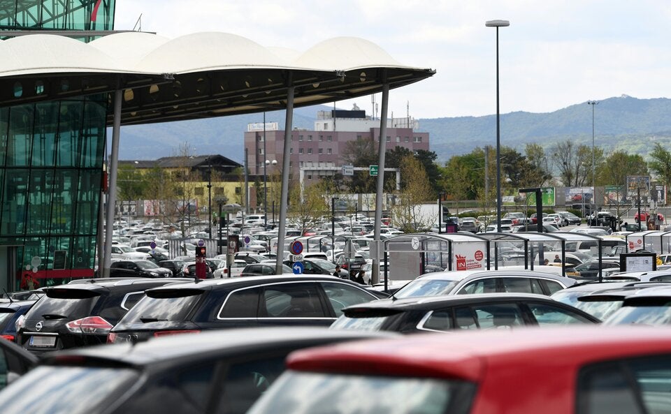 In den Eingängen werden Kassenautomaten aufgestellt.