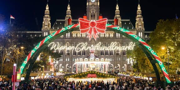 Weihnachtszauber am Rathausplatz startet am Freitag