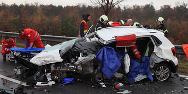 Frau stirbt bei Frontal-Crash auf der S31