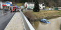 Pkw landet im Bezirk Güssing in Bach