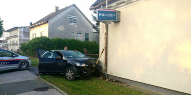 19-j&auml;hriger Pkw-Lenker kracht in Polizeiinspektion