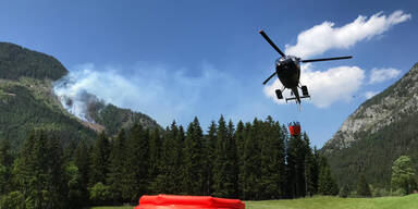 Flammen-Inferno in K&auml;rntner Wald: Glutnester halten Feuerwehr auf Trab