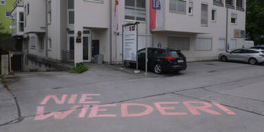 "Nie wieder!" &ndash; Protest gegen Schwarz-Blau vor &Ouml;VP-Zentrale in Salzburg