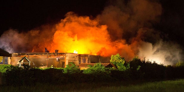 Großbrand in einem Autohaus in NÖ