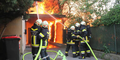 St. Pölten: Schuppen geriet in Vollbrand