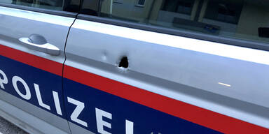 Sch&uuml;sse auf Polizeiauto in Amstetten