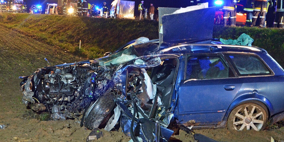 Pkw kollidiert mit Kleinbus: Mehrere Verletzte