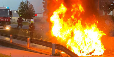 Spektakul&auml;rer Auto-Brand bei M&ouml;belhaus
