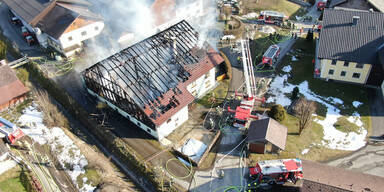 &Uuml;ber 200 Feuerwehrleute bei Brand im Einsatz