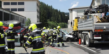 Pkw-Lkw-Traktor-Crash