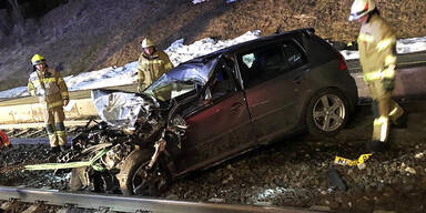 Auto kollidiert mit Personenzug