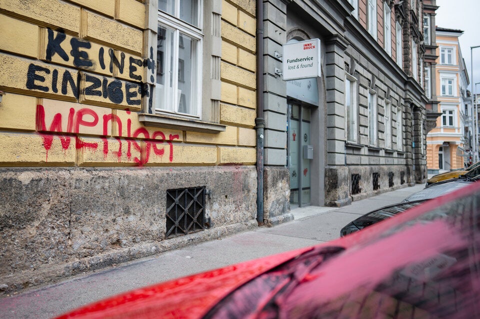 Tiroler ÖVP-Parteizentrale mit Farbe beschmiert