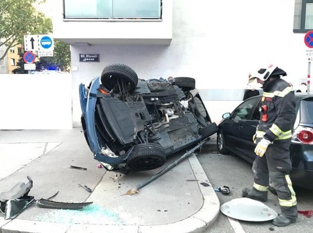 83-Jährige von Klein-Lkw überrollt - Schwer verletzt