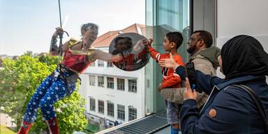 WEGA-Beamte seilten sich von Kinderstation ab