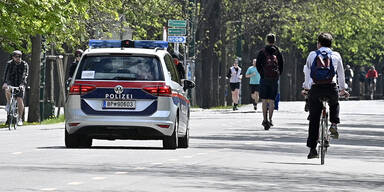 Abstand halten POlizei Coronavirus