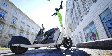 APA-THEMENBILD--E-SCOOTER-=.jpg