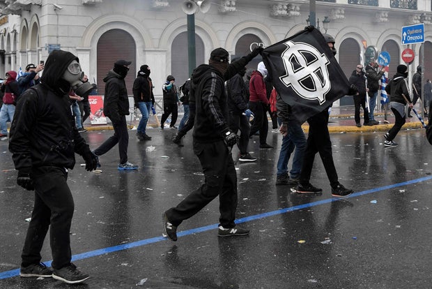 Athen brennt! Rechtsextremen-Randale bei Mazedonien-Demo