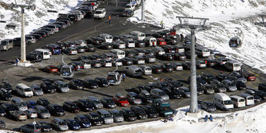 Pensionist demolierte beim Ausparken vier Fahrzeuge