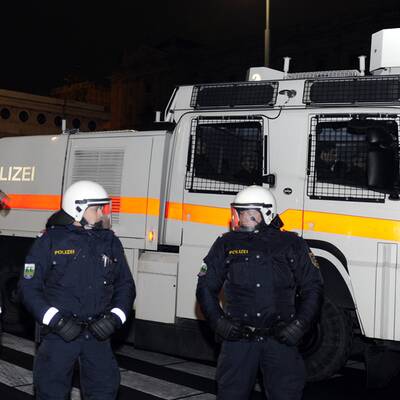 2.000 Polizisten im Ball-Einsatz