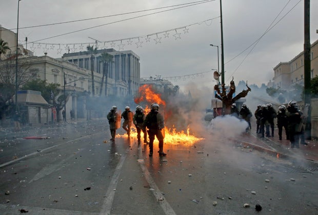 Athen brennt! Rechtsextremen-Randale bei Mazedonien-Demo