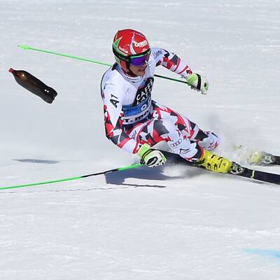 ÖSV-Ass Leitinger von Flasche getroffen