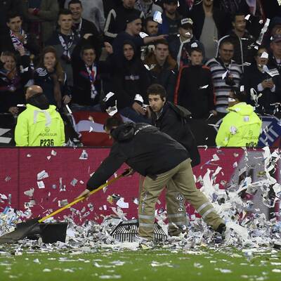 Papier-Attacke bei Lyon-Match