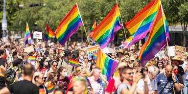 Regenbodenparade