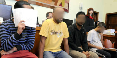 Asyl-Aktivisten wegen Schlepperei vor Gericht