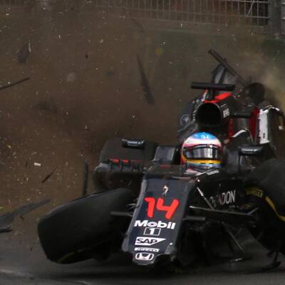 Die Bilder zum Alonso-Crash in Australien