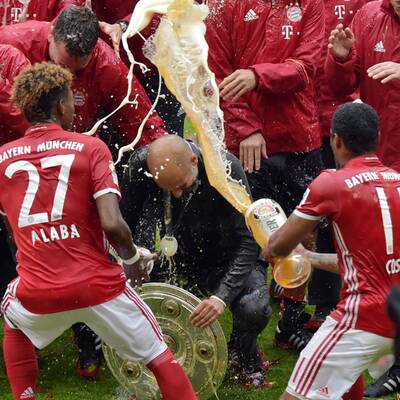 Alaba: Bierdusche für Guardiola