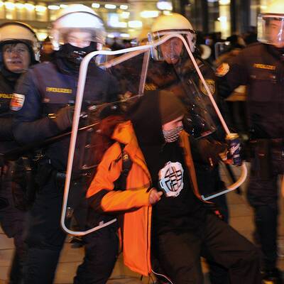 2.000 Polizisten im Ball-Einsatz