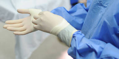 8 Finger wieder  angenäht