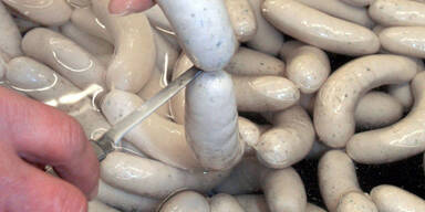 Hundehasser legte W&uuml;rstchen mit N&auml;geln aus