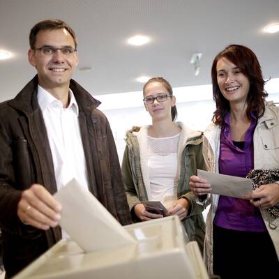 SPÖ-Vorsitzender Ritsch und seine Gattin im Wahllokal